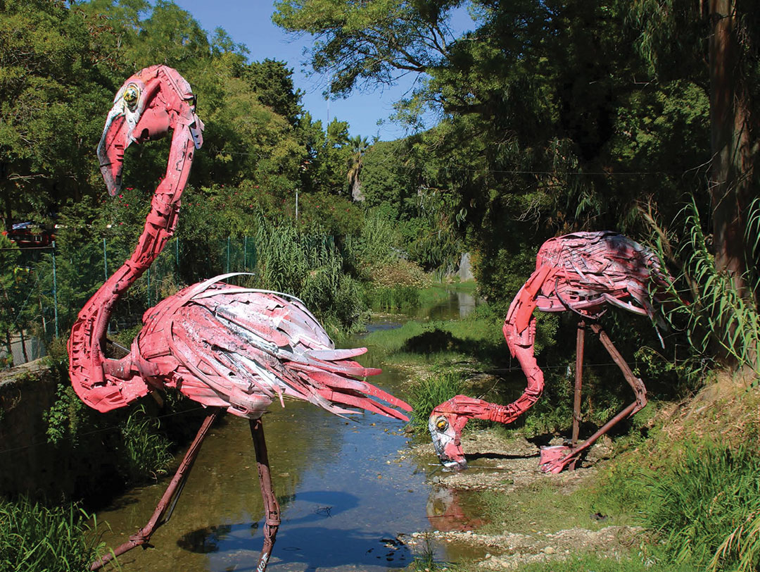 In Oeiras city Bordalo II took part of Festival Iminente with the installation “Flamingos”.