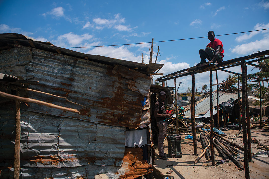 The vast majority of the houses in the city of Beira were completely destroyed and, basically, the infrastructures ceased to function. The risk of spreading diseases was one of the main concerns of the health authorities.