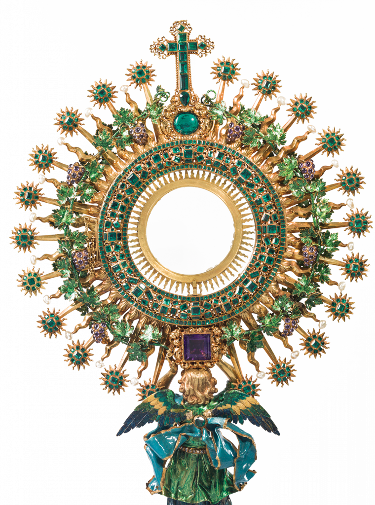 Known as “La Lechuga” (the lettuce) due to the intense green generated by 1,486 emeralds, the Monstrance from the Church of Saint Ignatius of Bogotá is considered a baroque jewel of Colombian art and was exhibited in Portugal in 2017.