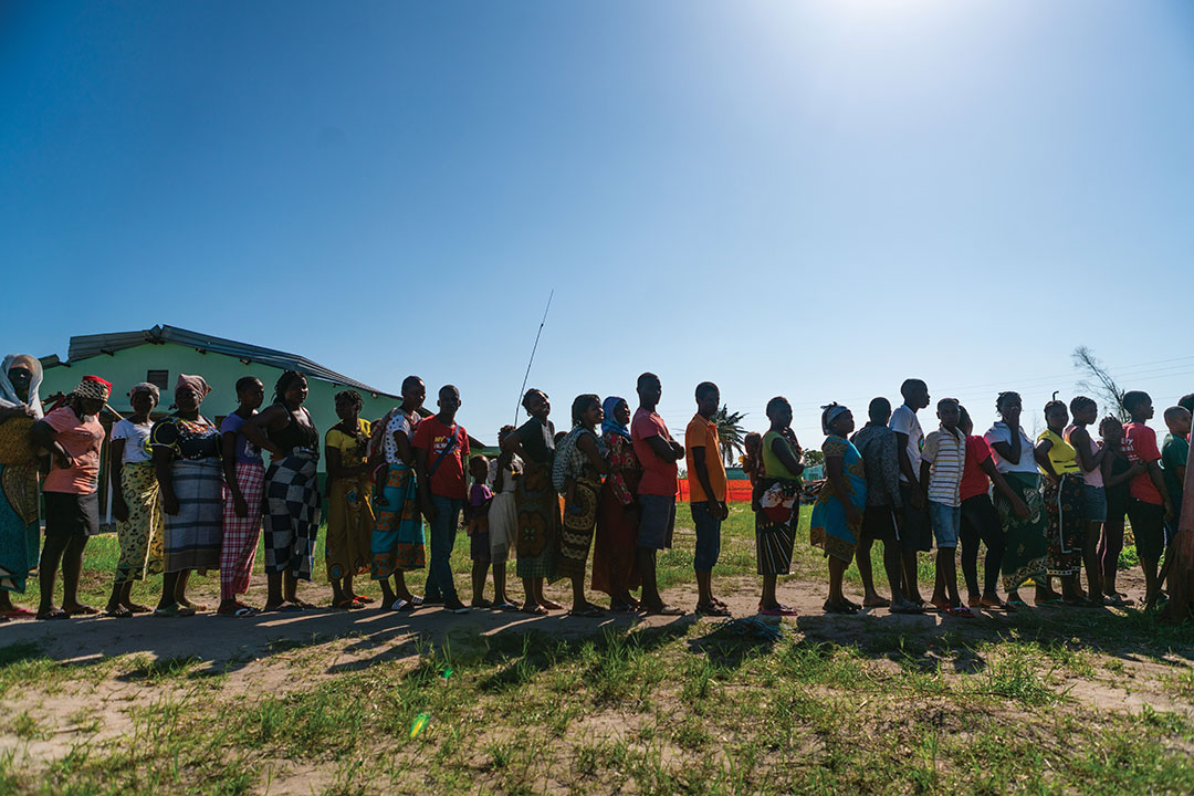 Cyclone Idai’s trail of devastation has ruined the sanitation infrastructures of Beira, providing the perfect conditions for cholera to spread. Lines were formed, so that thousands could receive cholera vaccines and could have safe water to drink.