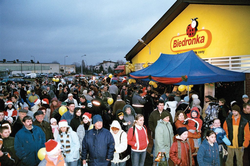 Opening of the 800th Biedronka store in the Polish region of Krosno, December 2005.