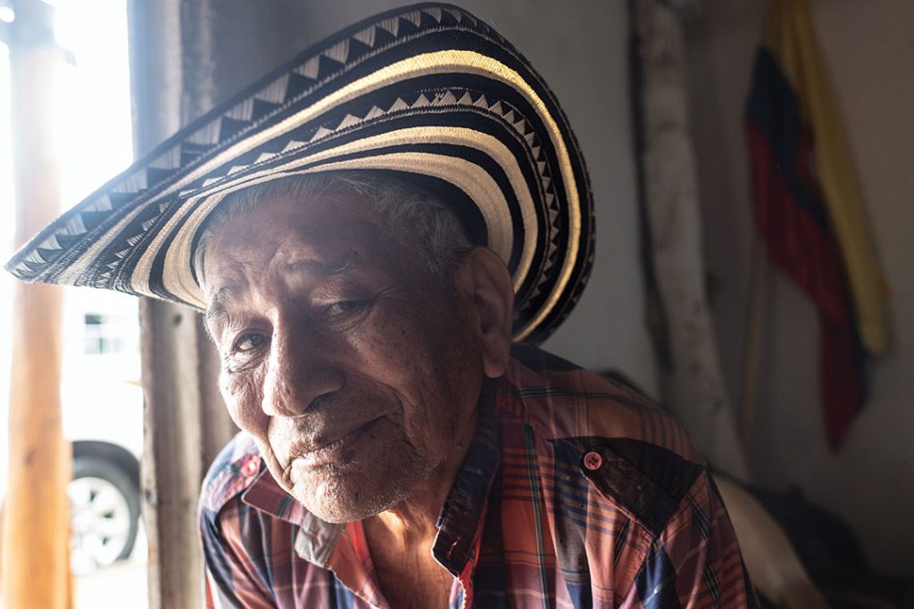 Indigenous with a sombrero vueltiao