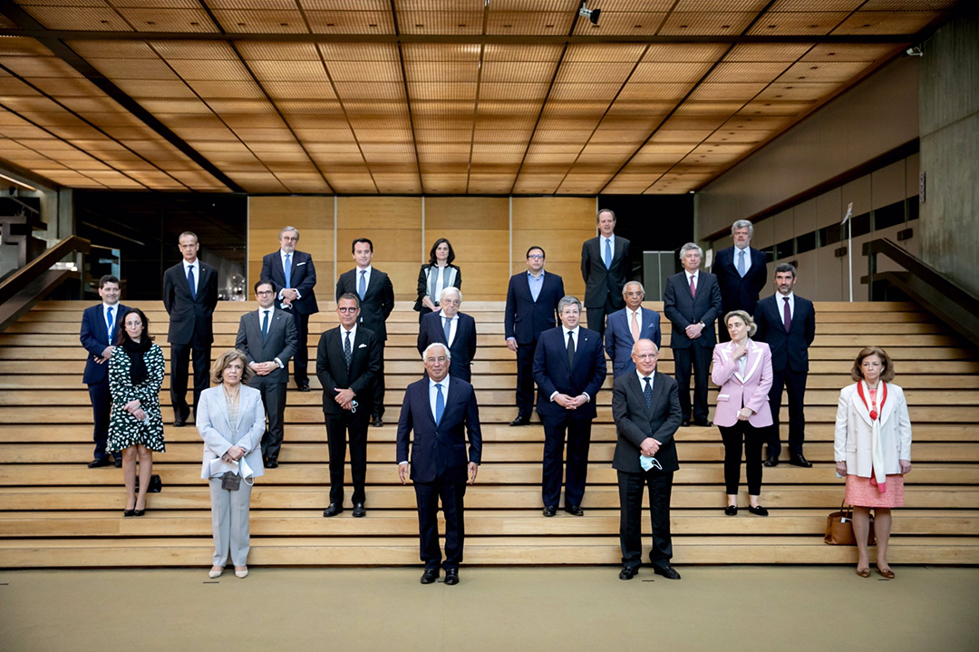 Public presentation of the Portuguese contribution to the Global Response to Covid-19 initiative, with the participation of the Portuguese prime minister, António Costa (front row, second from the left), and José Soares dos Santos (second row, second from the right), executive president of Sociedade Francisco Manuel dos Santos BV and member of the Board of Directors of the Jerónimo Martins Group.