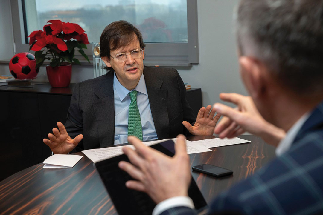 Pedro Soares dos Santos, in Biedronka’s headquarters in Warsaw, being interviewed by Łukasz Grass.