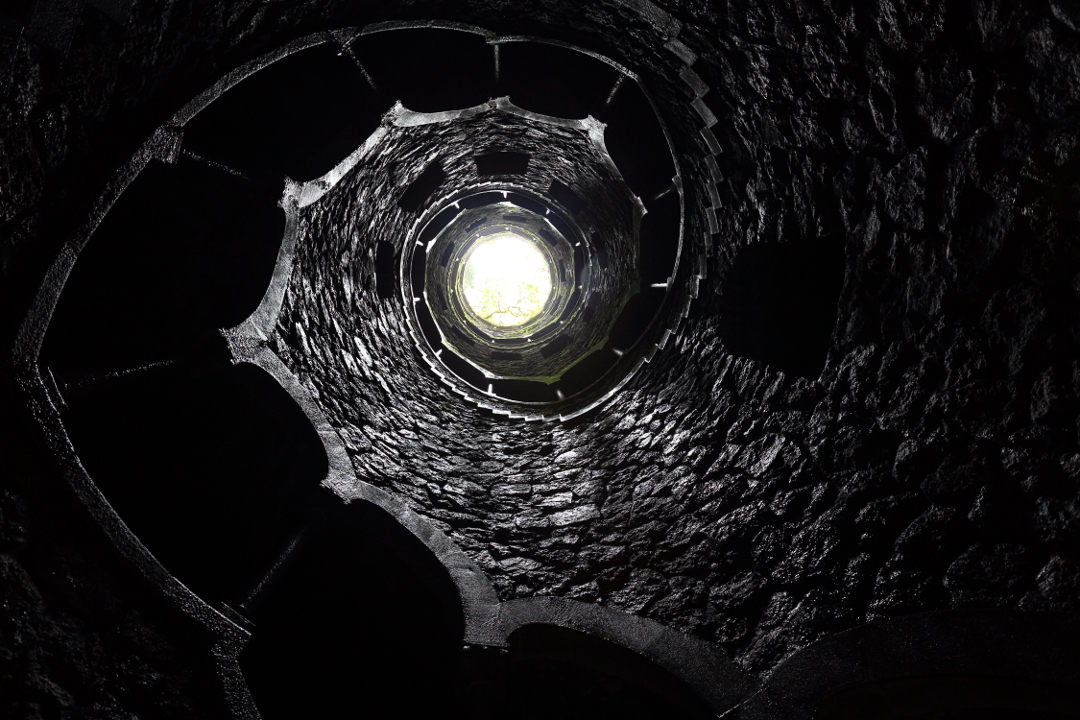 Portugal, Quinta da Regaleira, well shaft with spiral starcaise