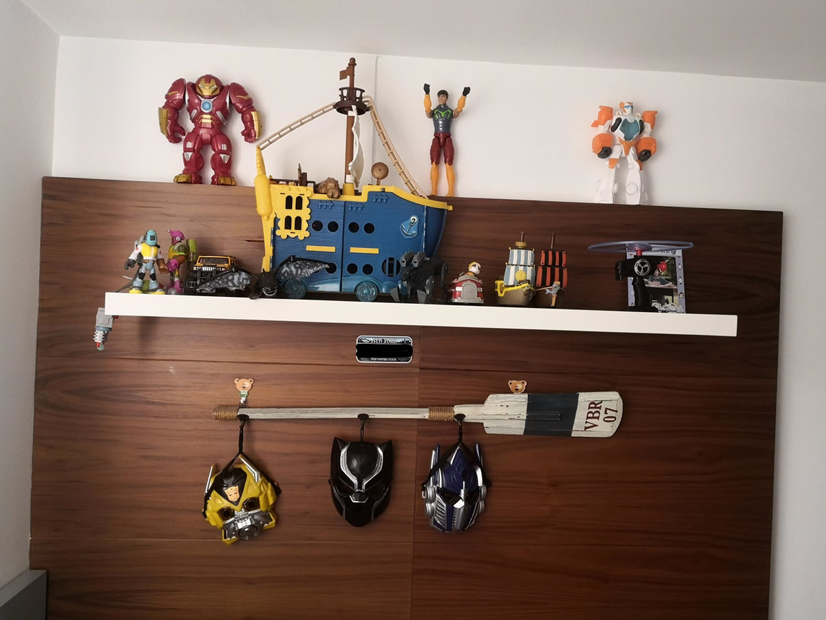 Some toys in the room of Tomás (Private school
                            case)