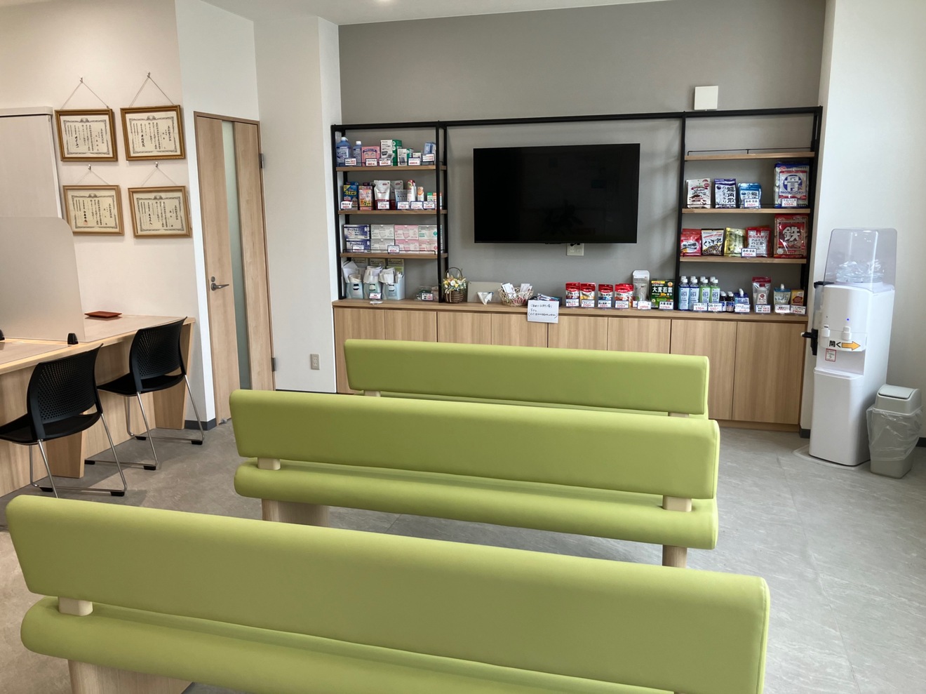 薬局と取引先との繋がりや、店舗内の総務や事務仕事