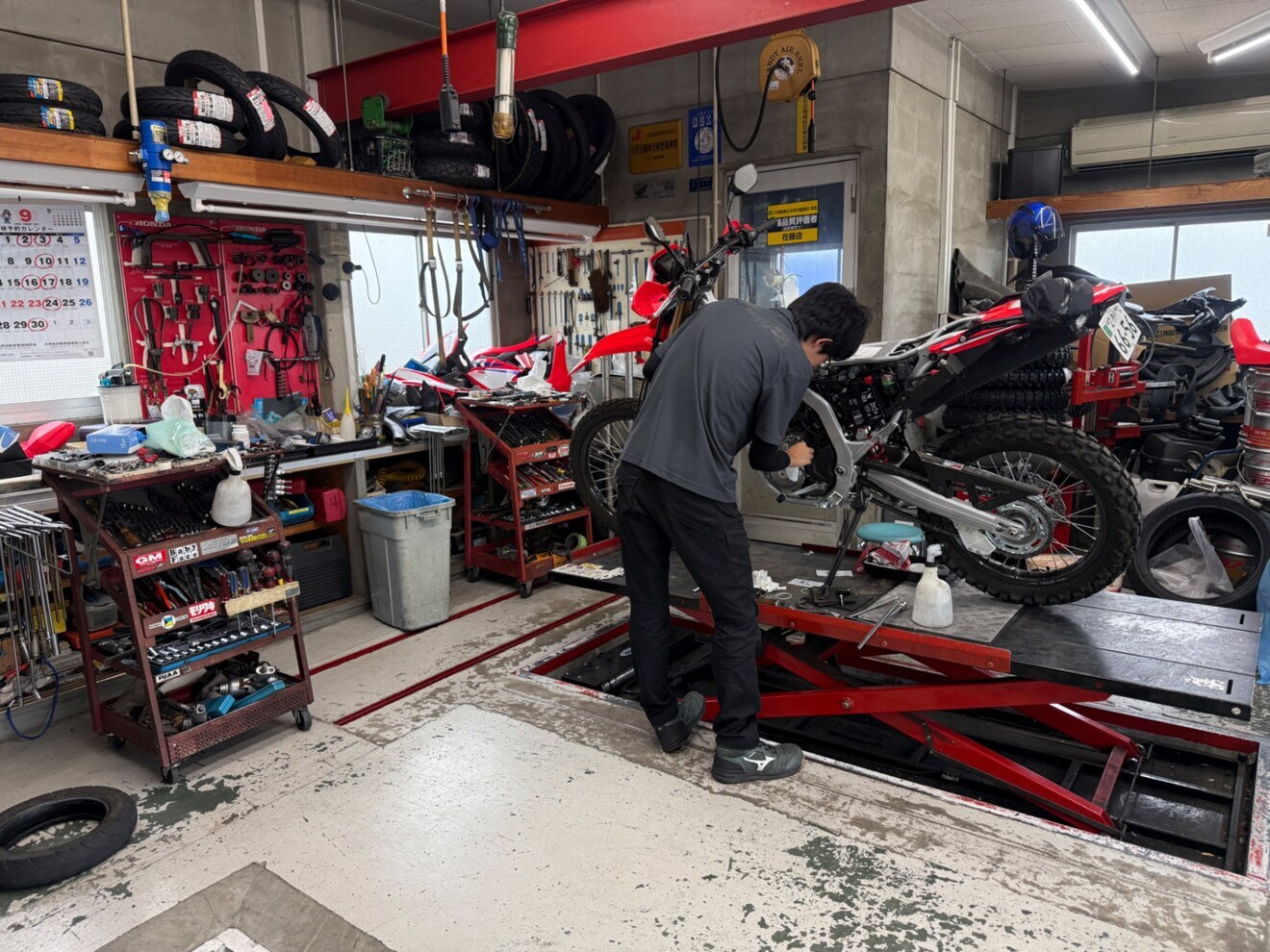 【未経験歓迎】バイクショップを支える受付・接客・事務スタッフ