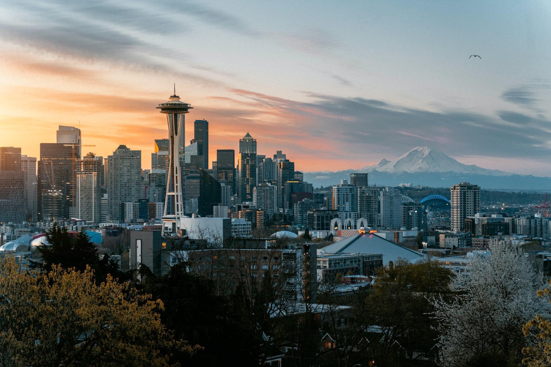 The gorgeous scenery of Seattle's skyline with the white-capped Mount Rainier in the distance.
