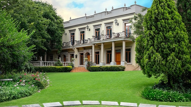 Fairlawns Boutique Hotel & Spa rolling green lawns