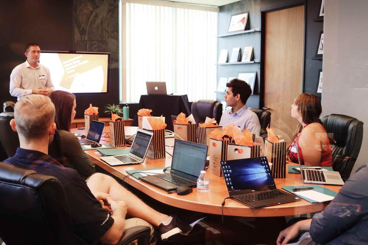 Man giving a presentation about calendar management during a team meeting