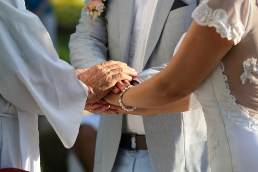 4 dicas para conciliar religiões no casamento