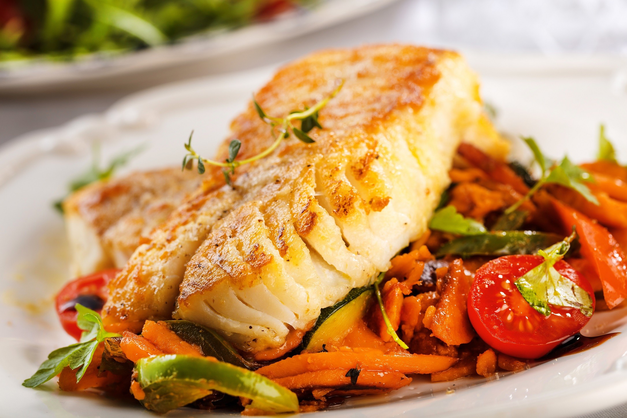 O peixe é uma opção leve e fresca para servir de comida na festa.