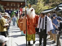 「「花盛祭」で春の訪れ祝う　和歌山、丹生都比売神社」の画像