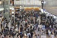 「さあGWスタート、各地で混雑　駅や空港、コロナ5類以降1年」の画像