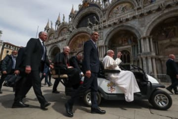 「ローマ教皇、観光過剰に警鐘　「水の都」ベネチアでミサ」の画像