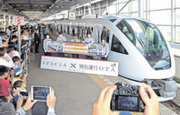 「東武鉄道の新型特急「スペーシアX」発進　群馬県内を発着する初の営業運転」の画像