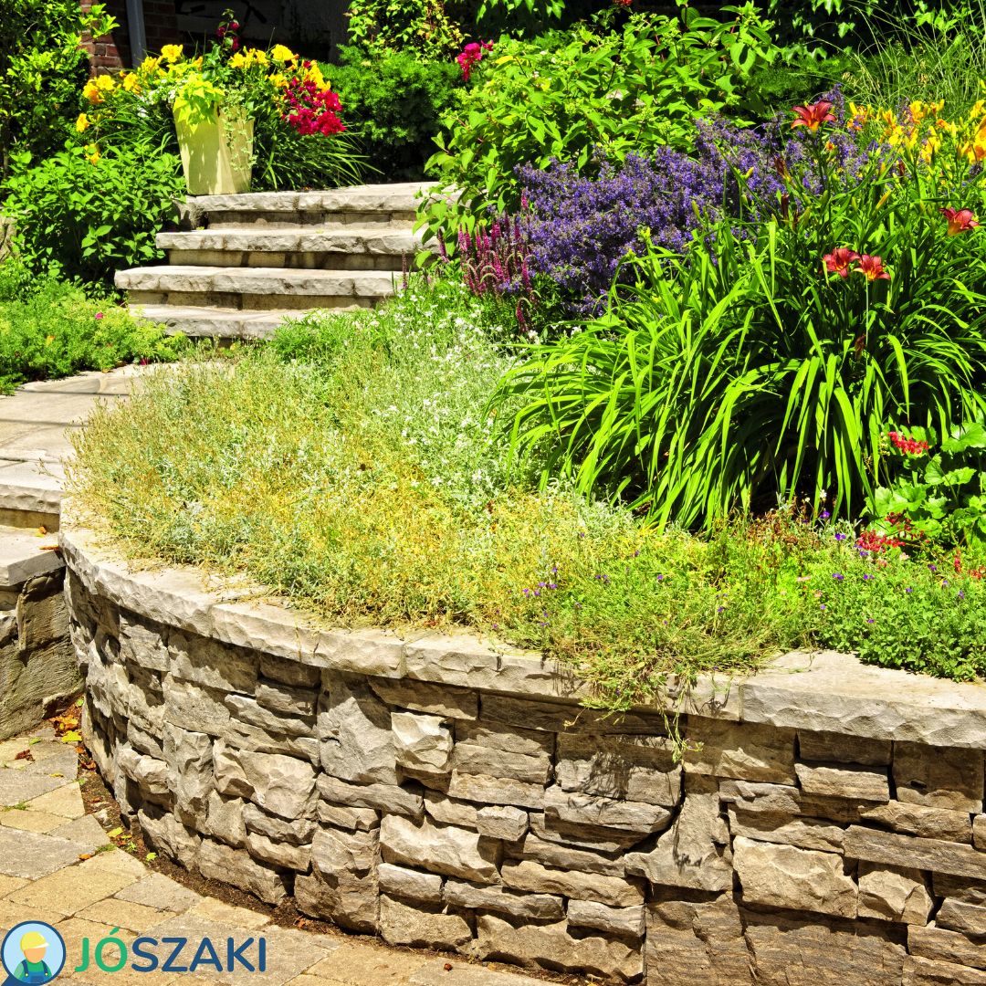 Kert és lépcső terméskő burkolattal