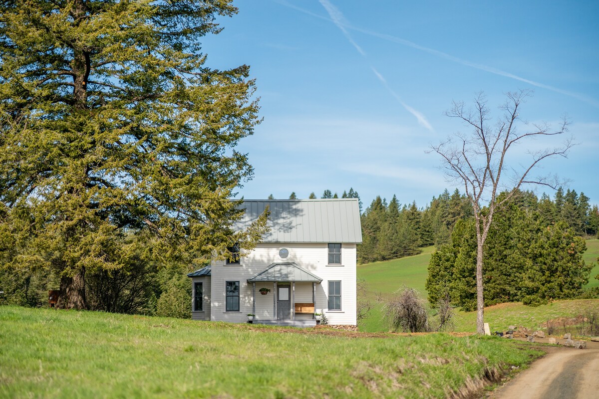 Timeless Charm, Country Comfort hero image