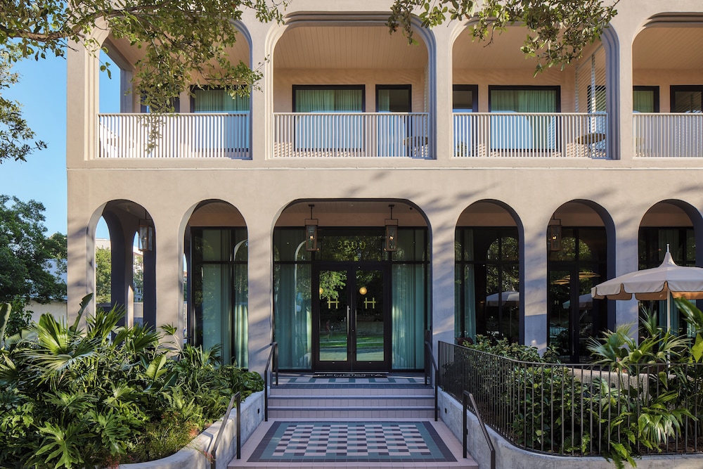 Discover upscale charm in Uptown New Orleans