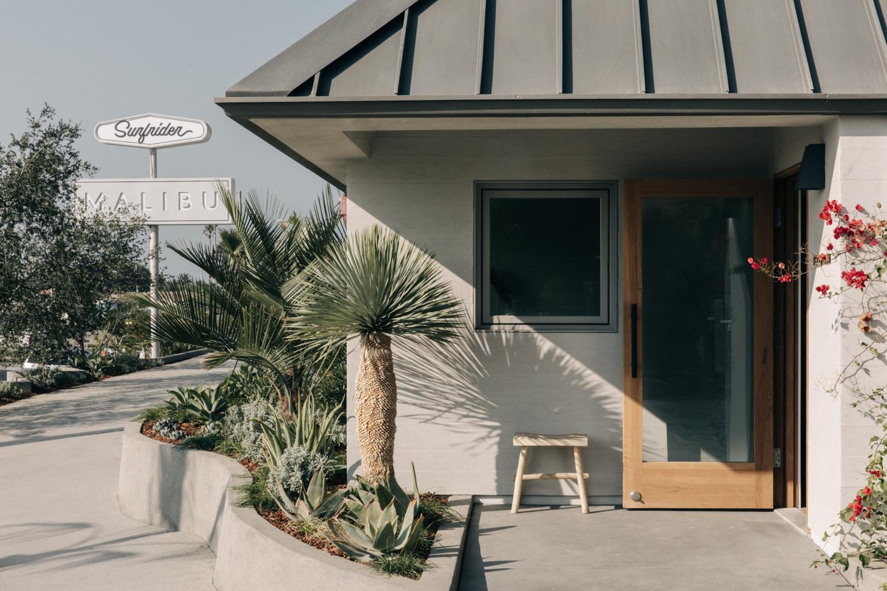 Where Pacific Waves Meet Luxury Living hero image