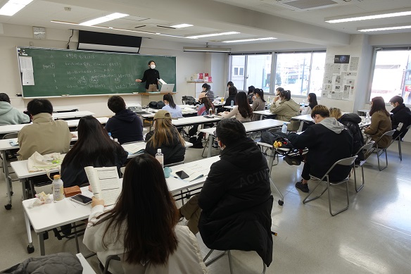 Classroom and students in Japanese Language School - Japan Study Abroad Network