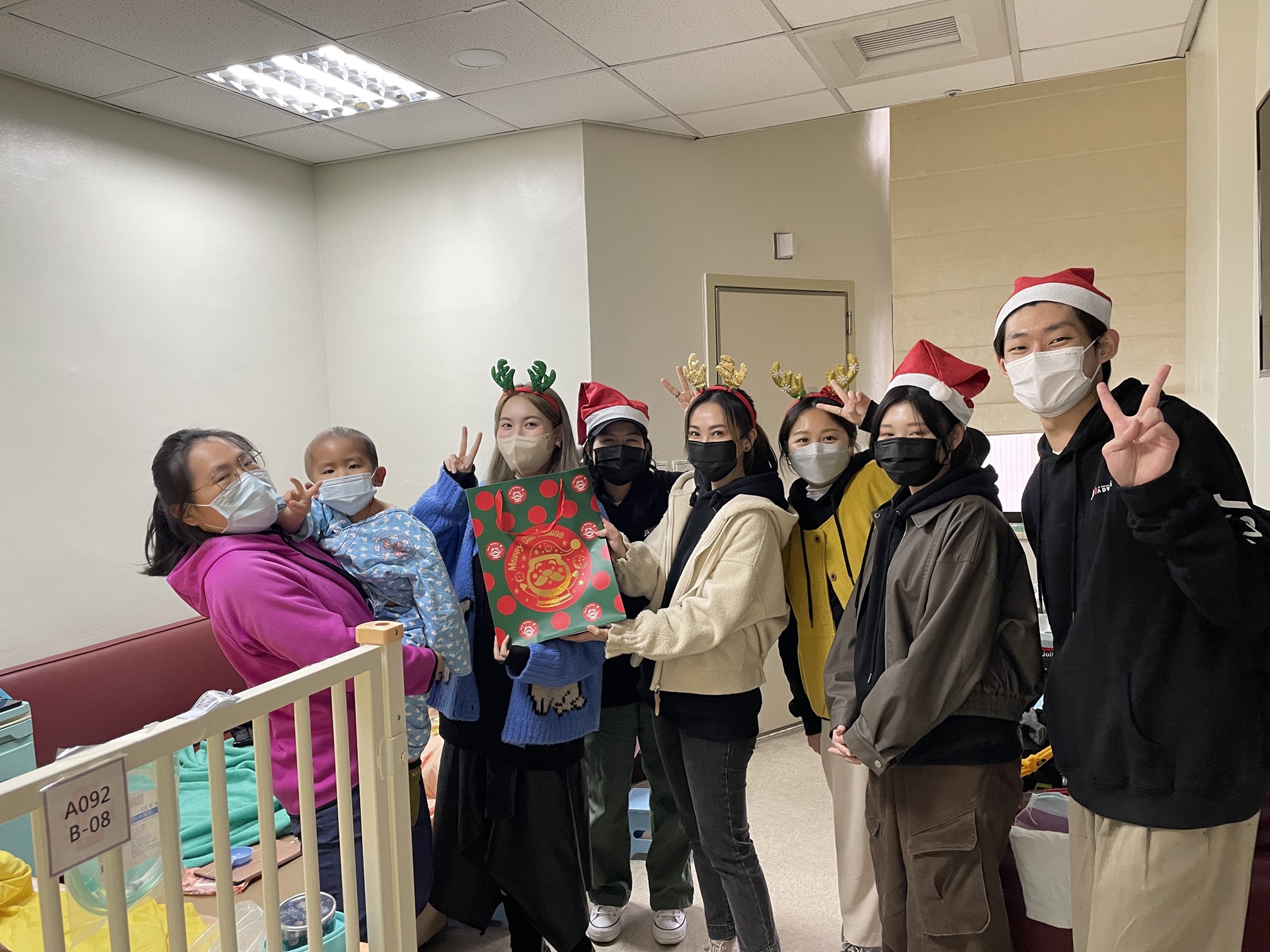 傑思·愛德威集團發起「聖誕傳愛計劃」，邀請夥伴們一起當聖誕老人，送禮給台北榮總癌症病房。