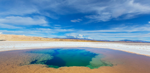 米国地質調査所（USGS）によると、アルゼンチンは世界4位のリチウム埋蔵量を誇る。写真はアルゼンチンのサリーナス・グランデス。&nbsp; &nbsp; &nbsp;Envato より