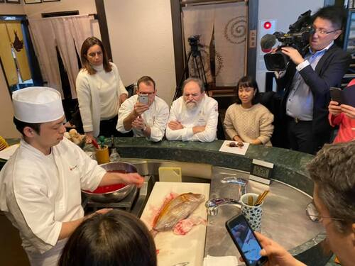 Participants in a GEN Japan program watch a demonstration of "ikijime," a traditional fish preparation technique.&nbsp; &nbsp; &nbsp; Source GEN Japan