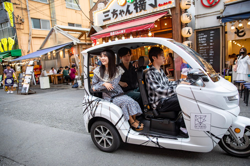 An EV tuk-tuk on a tour of the famous tourist district of Asakusa in Tokyo.&nbsp; &nbsp; &nbsp; Source: EV Tokyo