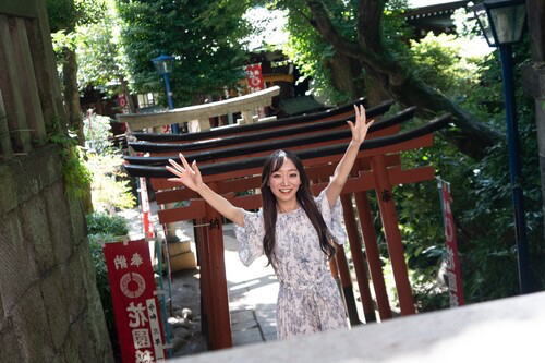 The EV tuk-tuk driver knows the best places to get great shots of passengers for their social media.&nbsp; &nbsp; &nbsp; Source: EV Tokyo