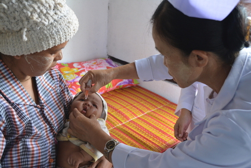 A child in Myanmar receives the polio vaccine.&nbsp; &nbsp; &nbsp;Source: Nihon Reuse System<br>