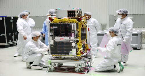 Technicians test out the ELSA-d satellite before its launch in 2021. &nbsp; &nbsp; Source: Astroscale