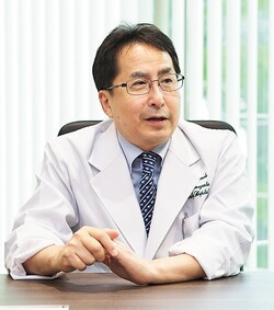 重粒子線治療の認知を国内外で高めていきたいと話す山形大学理事・副学長 医学部 東日本重粒子センター長 根本建二先生。&nbsp; &nbsp; &nbsp;東日本重粒子センター 提供<br>