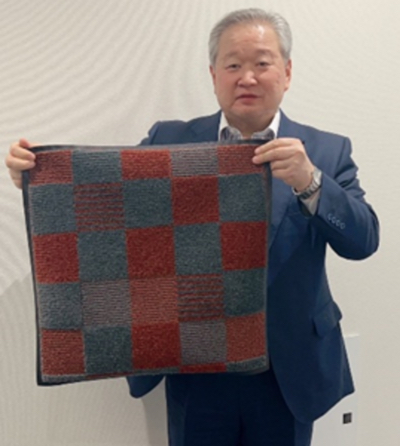 Kuriyama Pulizia Corp. CEO Masahiro Nishida with a "ghost net" doormat. &nbsp; &nbsp; Source: Kuriyama Pulizia