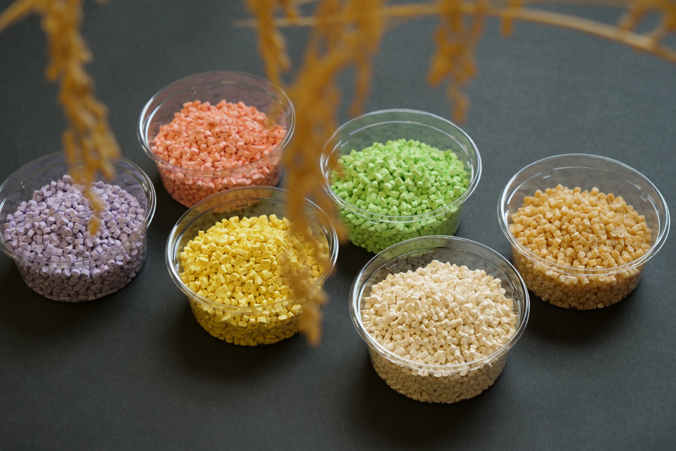 Colorfully made rice resin. &nbsp; &nbsp; Source: Biomass Resin Holdings<br>