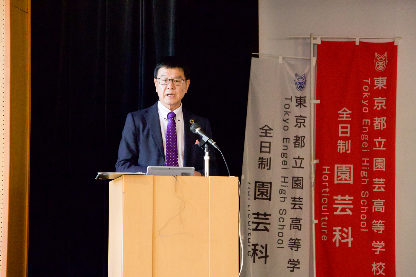 &nbsp;Tokyo Metropolitan Engei High School headmaster Naoto Namikawa.&nbsp; &nbsp; &nbsp;Photo by Emi Takahata