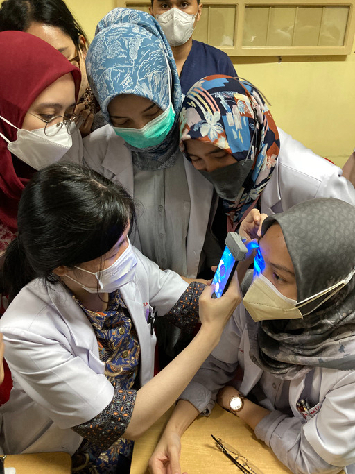 The smart eye camera being used for examinations in Indonesia. &nbsp; &nbsp; Source: OUI Inc.