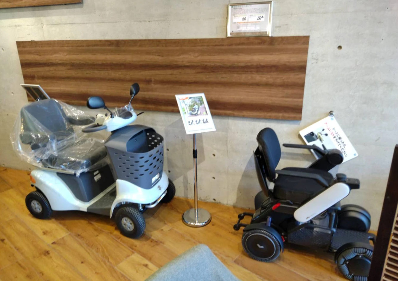 The electric wheelchairs are on display in the cafe.&nbsp; &nbsp; &nbsp;Source: Mobile Care &amp; tea Cafe