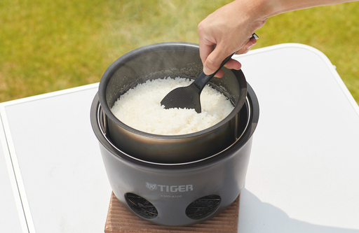 The last 5 minutes are used to steam the rice. Bon Appetit!&nbsp;