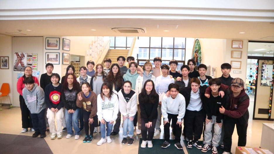 Students of Crane club with their supervisor, Ms. Yanagi (The one on the left in the second row)&nbsp; &nbsp; &nbsp; Source: The Thousand Crane Club