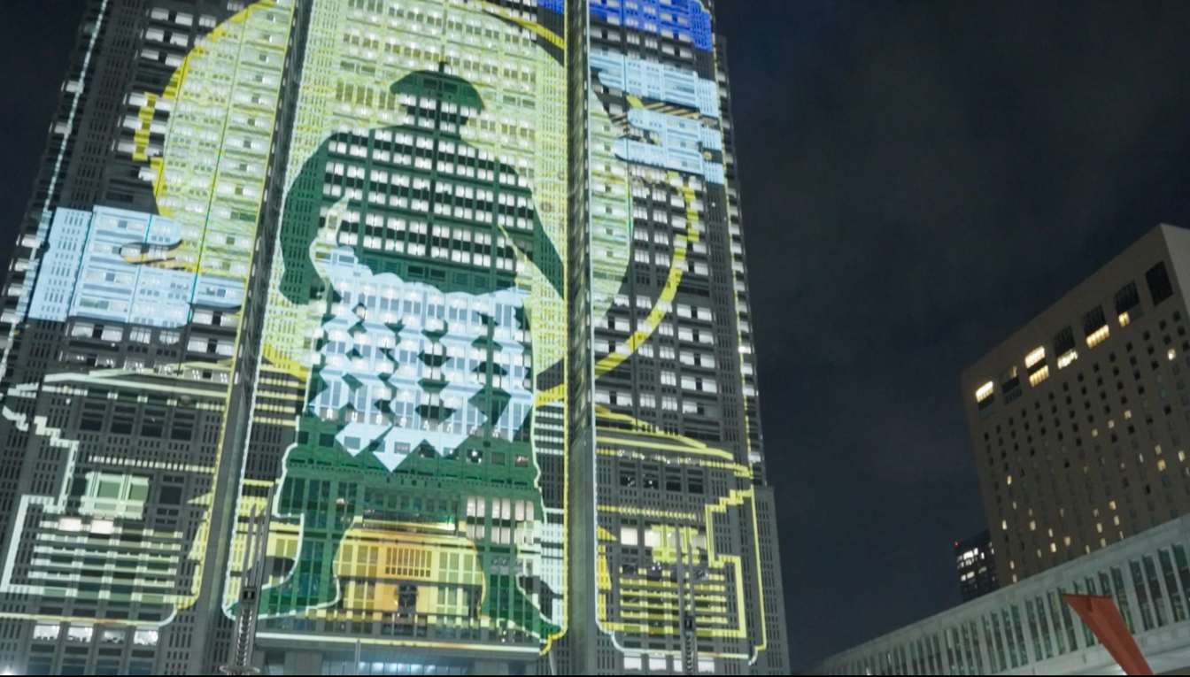 A large sumo wrestler, a representative of Japanese tradition, is projected onto the building.&nbsp; &nbsp; &nbsp;The pictures by&nbsp;Adelina Vancea