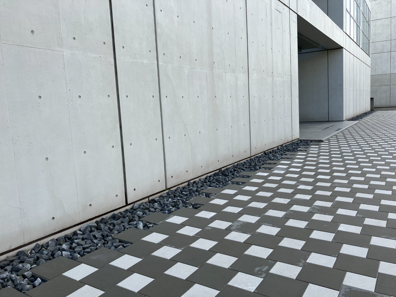 Paving blocks made with CO2-Suicom. &nbsp; &nbsp; &nbsp;Source: Kajima Corp.