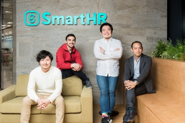 The second person from the left is James Riney, then CEO of 500 Startups Japan. Source: 500 Startups Japan