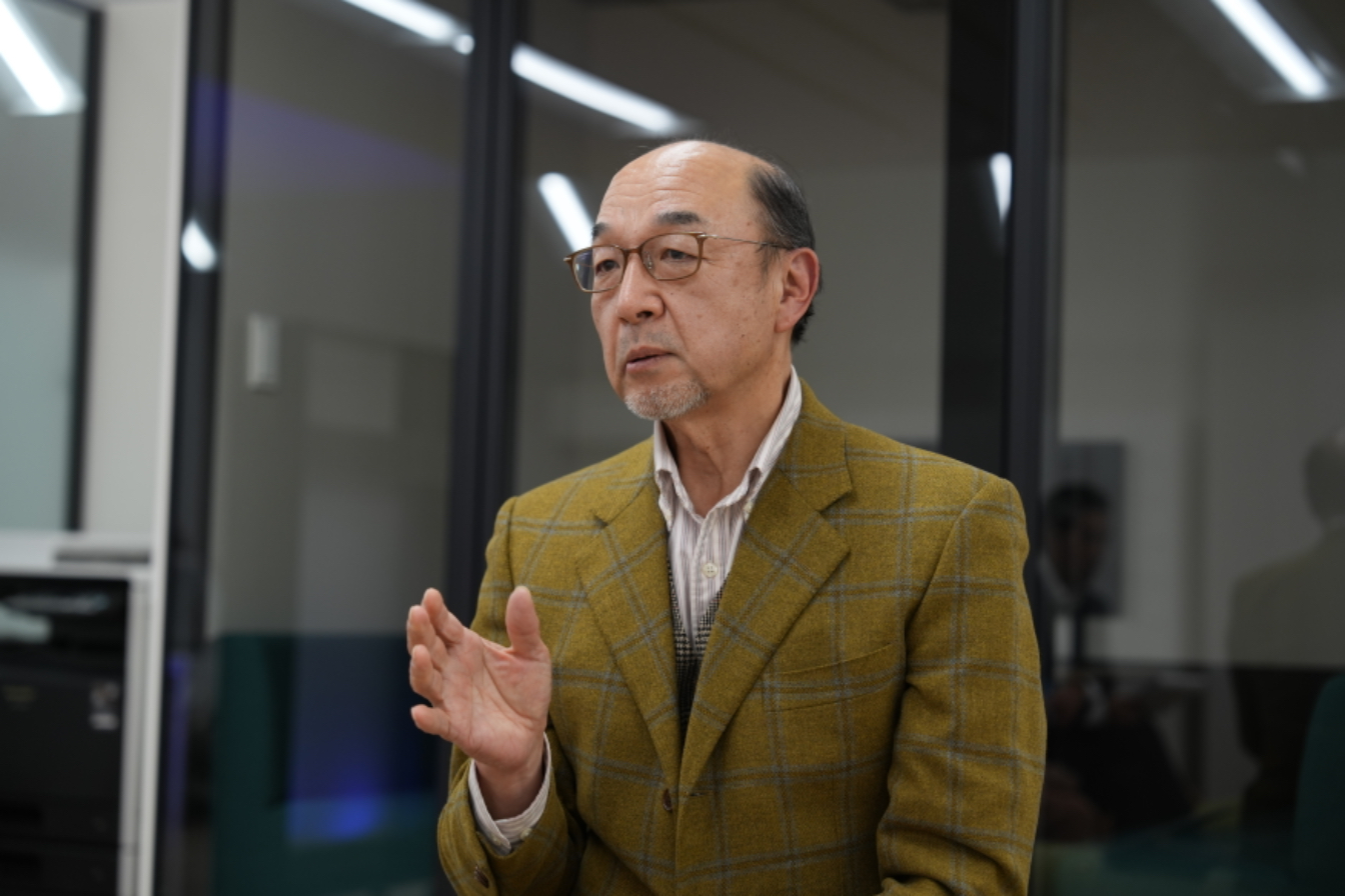 北松克朗：首席編集顧問　前ロイター日本法人代表。日本経済新聞トロント支局長、欧州編集総局（ロンドン）局次長などを経てロイター・ジャパンに入社。ロイター日本語ニュース編集長、日本編集局 マネージング・エディターなどを歴任。