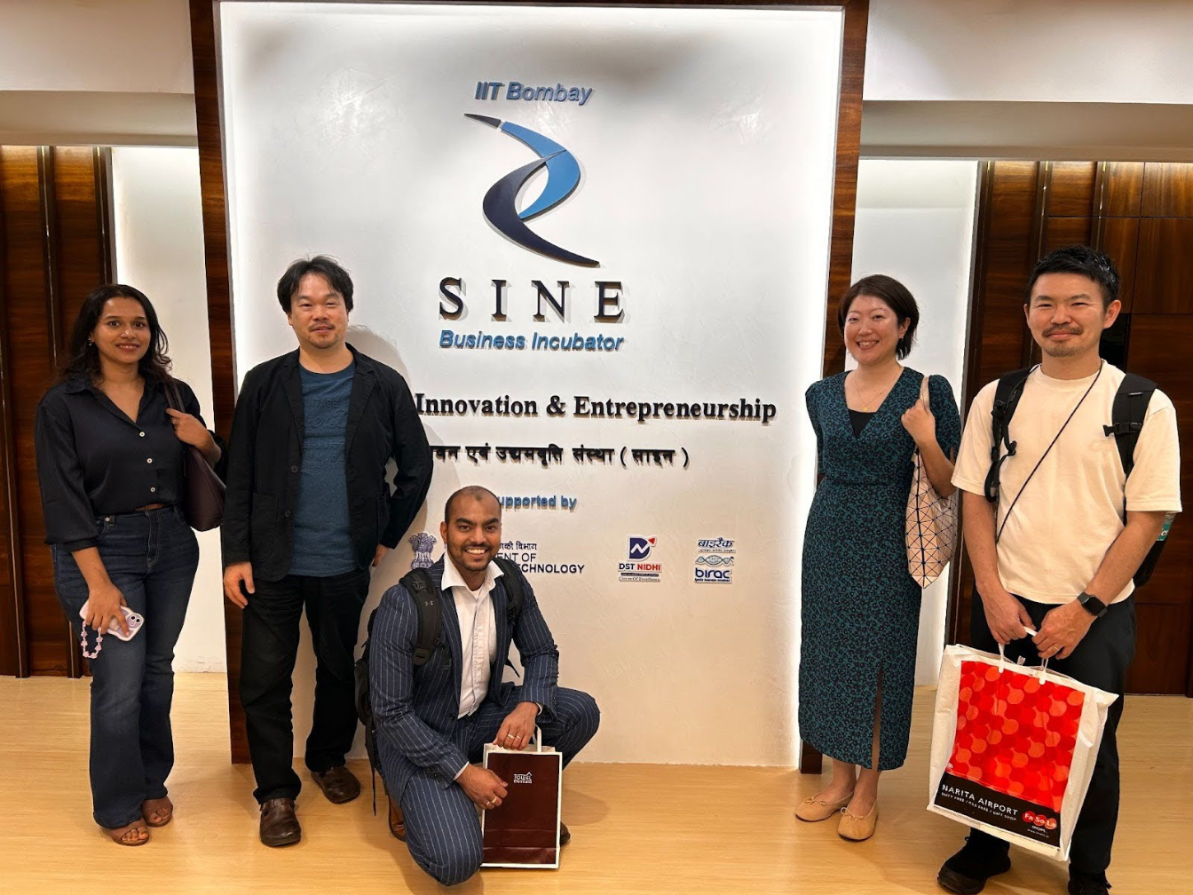 Deb Kumar Mondal (center, third from left) takes the Japanese delegation team to the Entrepreneurship Cell at IIT Bombay’s Society for Innovation and Entrepreneurship (SINE)