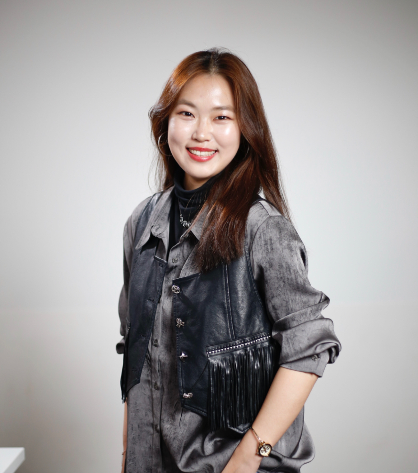 Liu Yang: Having completed a summer program in economics at Oxford University, earning 4 credits, Liu is currently in Tokyo studying psychology and communication as an exchange student from Shanghai International Studies University. She has experience in public speaking, hosting, and multimedia production, and is also passionate about Latin dance, cinema, fragrences, and exploring new cultures.