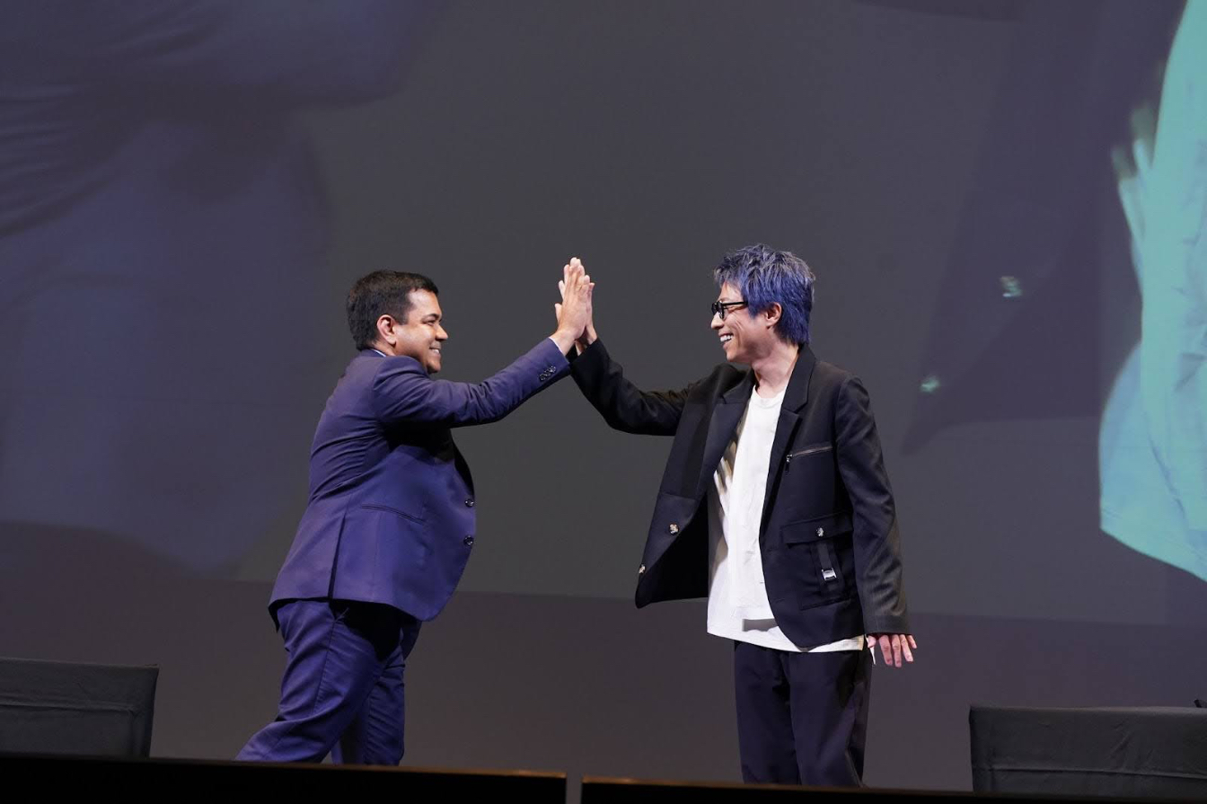 タレント業のほか、遺言動画サービスなどを事業化している田村淳氏(写真右)とアニス氏の対談で田村氏は「自分の人生は自分で作っていくもの。夢をたくさん持ってチャレンジしてほしい」と登壇者やこれから起業を目指す若者にエールを送った