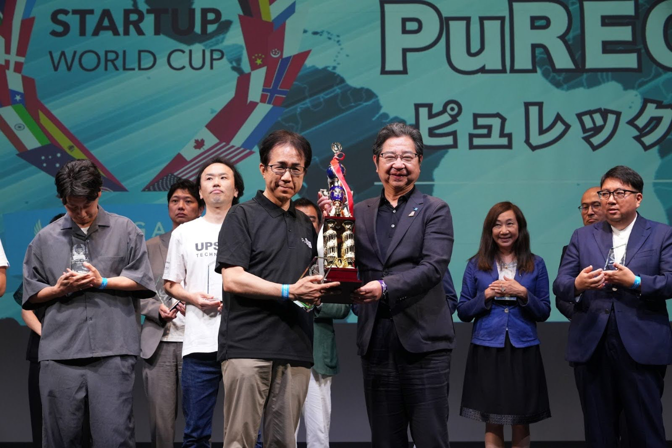 Hideyuki Takahashi, CEO of Shimane University–originated bio-venture PuREC, awarded third place