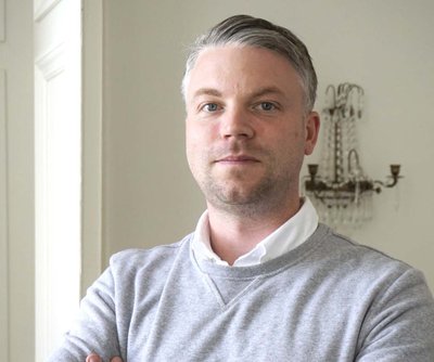 Mattias Tambour, Hotellchef Gyllene Uttern